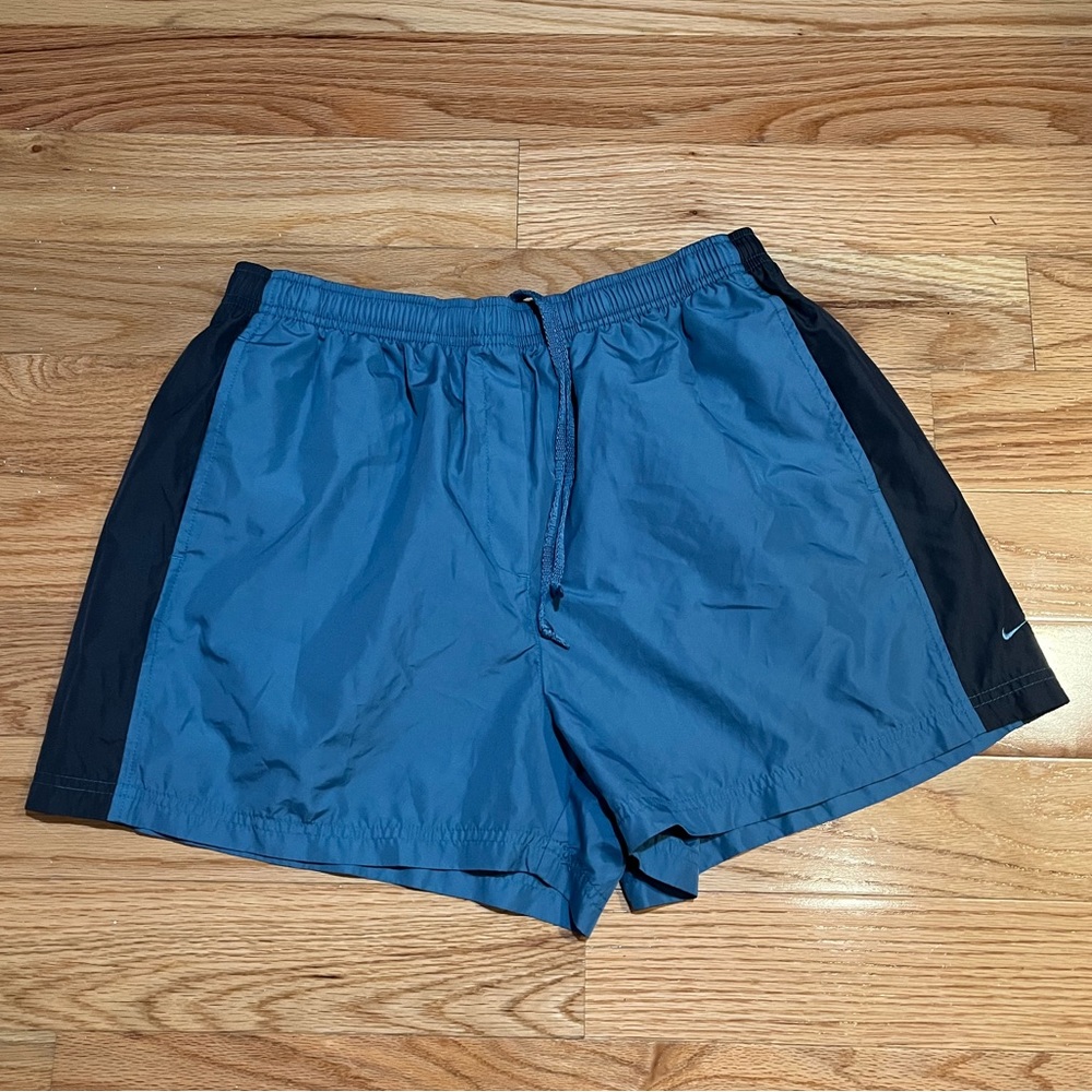 VTG Nike Shorts - Size L